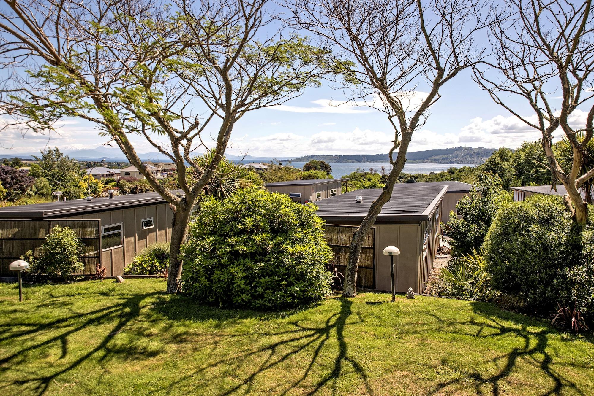 陶波德布雷思汽车旅馆 外观 照片 Houses in the community